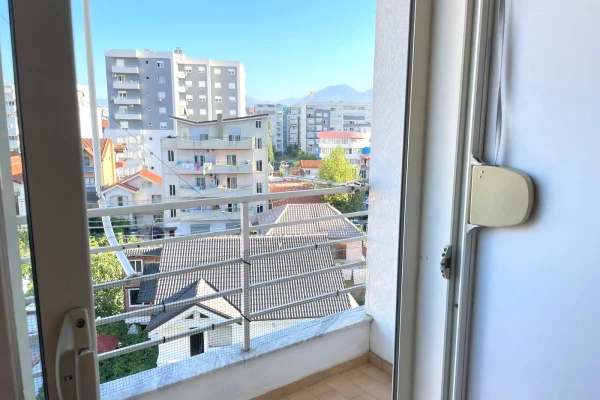 Shtepi me qera Apartament ne Tirane, 1+1, Mobilimi E mobiluar, Pagesa 60,000  Leke.