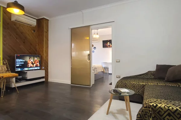 Jepet me qera aoartament 1+1 te Komuna e Parisit