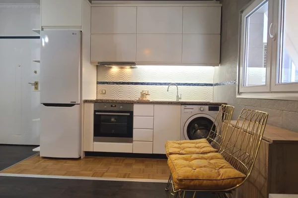 Shtepi me qera Apartament ne Tirane, 1+1, Mobilimi E mobiluar, Pagesa 60,000  Leke.