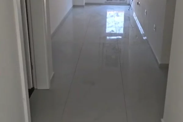 Shtepi me qera Apartament ne Tirane, 2+1, Mobilimi Pjeserisht e mobiluar, Pagesa 60,000  Leke.
