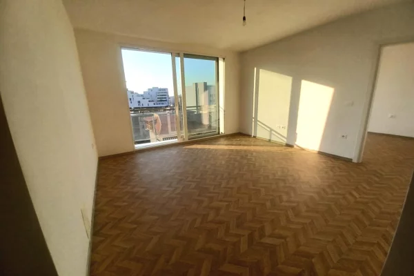 Jepet .e qera apartament 1+1+1 ballkon.   rruga e dibres te kryqezimi i spitave 