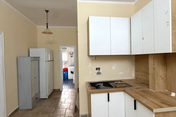 Shtepi ne shitje Apartament ne Tirane, 1+1, Mobilimi E mobiluar, Pagesa 13,500,000  Leke.