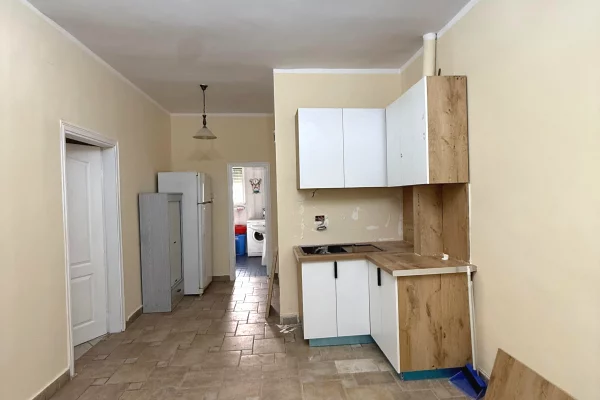 Shtepi ne shitje Apartament ne Tirane, 1+1, Mobilimi E mobiluar, Pagesa 13,500,000  Leke.