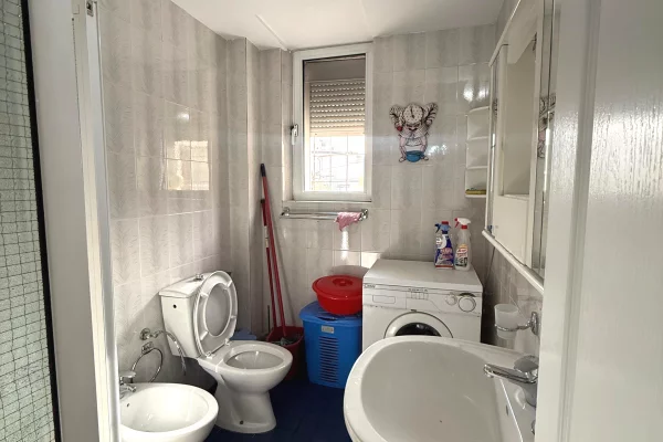 Shtepi ne shitje Apartament ne Tirane, 1+1, Mobilimi E mobiluar, Pagesa 13,500,000  Leke.