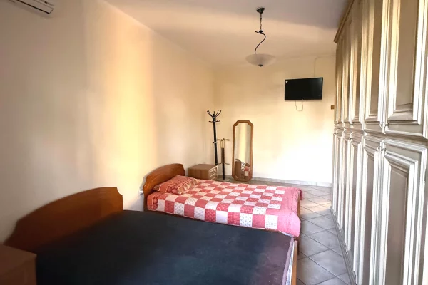 Shtepi ne shitje Apartament ne Tirane, 1+1, Mobilimi E mobiluar, Pagesa 13,500,000  Leke.