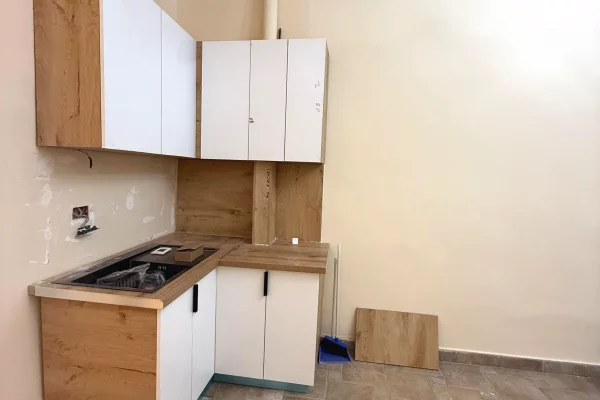 Shtepi ne shitje Apartament ne Tirane, 1+1, Mobilimi E mobiluar, Pagesa 13,500,000  Leke.