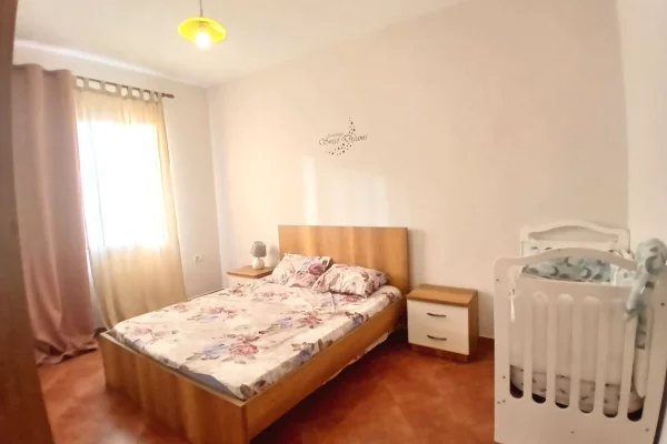 Shtepi me qera Apartament ne Tirane, 2+1, Mobilimi E mobiluar, Pagesa 65,000  Leke.