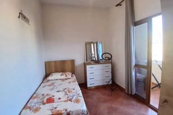 Shtepi me qera Apartament ne Tirane, 2+1, Mobilimi E mobiluar, Pagesa 65,000  Leke.