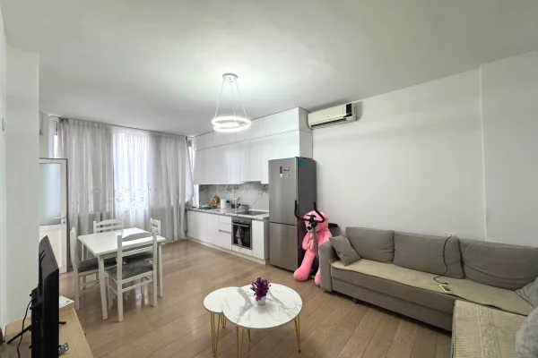 JEPET ME QERA 1+1 – PRANË KOPSHTIT ZOOLOGJIK