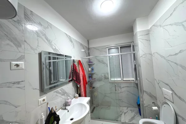 Shtepi me qera Apartament ne Tirane, 1+1, Mobilimi E mobiluar, Pagesa 50,000  Leke.