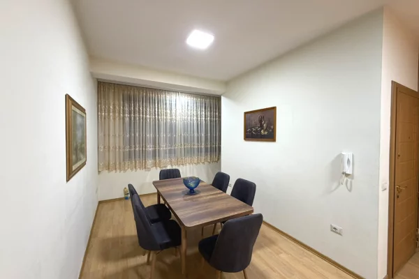Shtepi me qera Apartament ne Tirane, 3+1, Mobilimi E mobiluar, Pagesa 1,000  Euro.