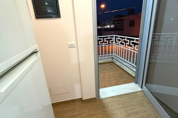 Shtepi me qera Apartament ne Tirane, 3+1, Mobilimi E mobiluar, Pagesa 1,000  Euro.