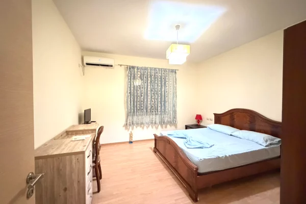 Shtepi me qera Apartament ne Tirane, 3+1, Mobilimi E mobiluar, Pagesa 1,000  Euro.