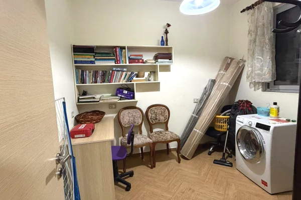 Shtepi me qera Apartament ne Tirane, 3+1, Mobilimi E mobiluar, Pagesa 1,000  Euro.