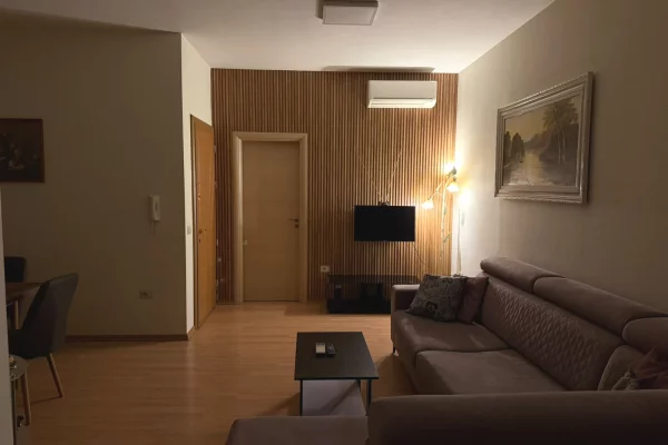 Shtepi me qera Apartament ne Tirane, 3+1, Mobilimi E mobiluar, Pagesa 1,000  Euro.