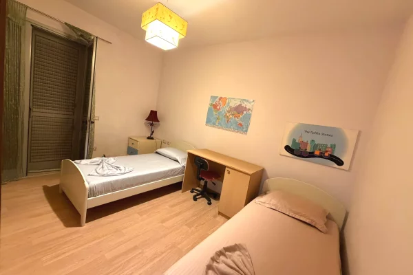Shtepi me qera Apartament ne Tirane, 3+1, Mobilimi E mobiluar, Pagesa 1,000  Euro.