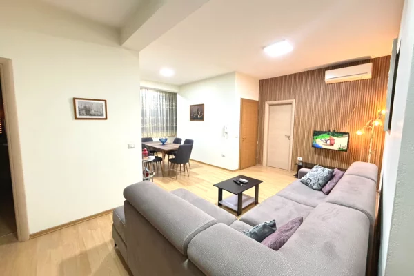 Shtepi me qera Apartament ne Tirane, 3+1, Mobilimi E mobiluar, Pagesa 1,000  Euro.