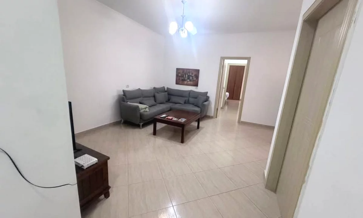 Shtepi ne shitje Apartament ne Tirane, 3+1, Mobilimi E mobiluar, Pagesa 230,000  Euro.