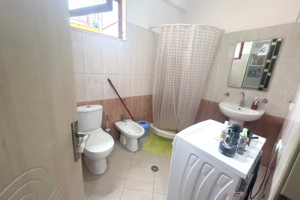 Shtepi ne shitje Apartament ne Tirane, 3+1, Mobilimi E mobiluar, Pagesa 230,000  Euro.