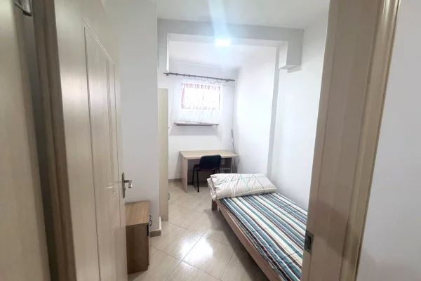 Shtepi ne shitje Apartament ne Tirane, 3+1, Mobilimi E mobiluar, Pagesa 230,000  Euro.