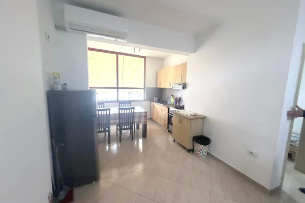 Shtepi ne shitje Apartament ne Tirane, 3+1, Mobilimi E mobiluar, Pagesa 230,000  Euro.