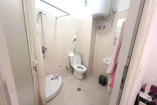 Shtepi ne shitje Apartament ne Tirane, 3+1, Mobilimi E mobiluar, Pagesa 230,000  Euro.