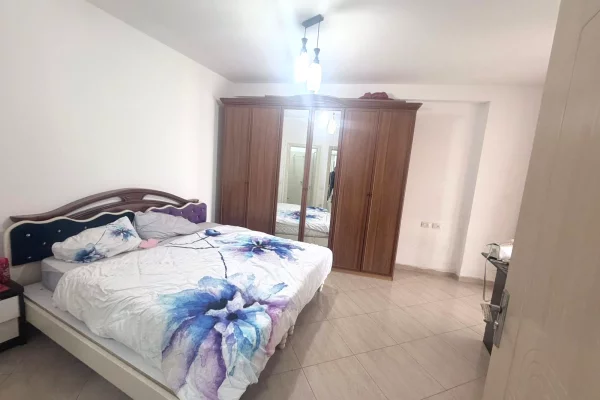 Shtepi ne shitje Apartament ne Tirane, 3+1, Mobilimi E mobiluar, Pagesa 230,000  Euro.