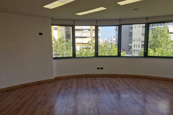Jepet me qera apartament 2+1 bosh per banim ose zyra te Kompleksi