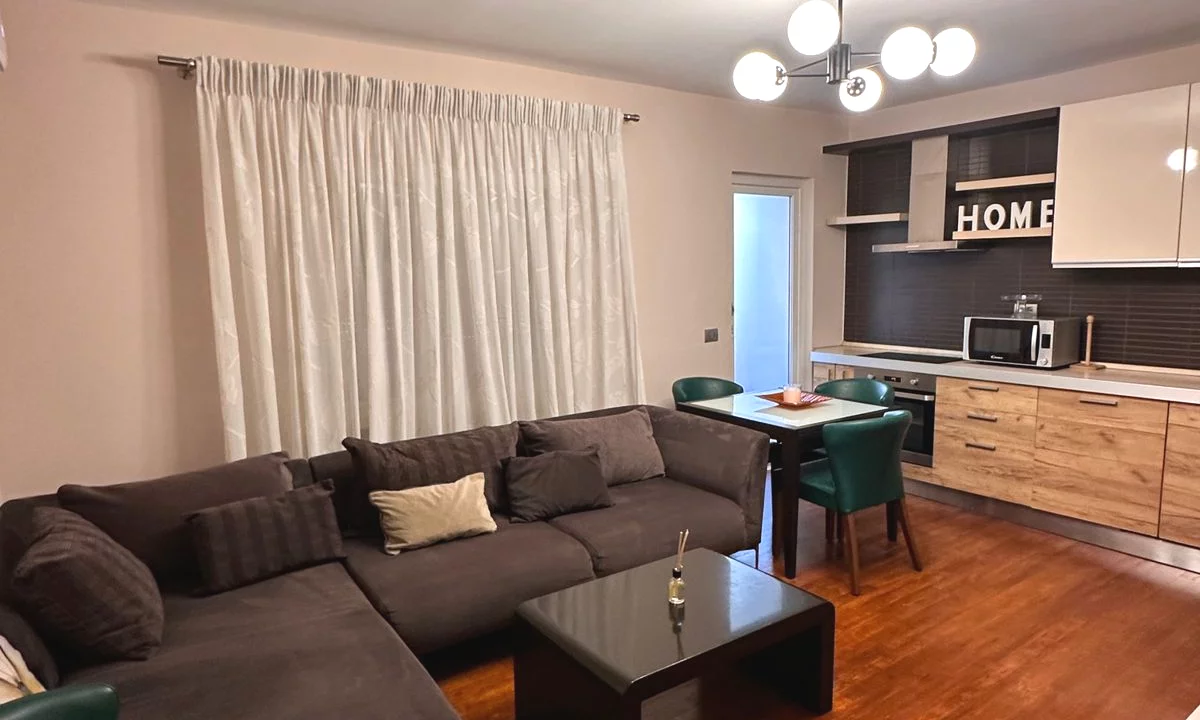Shtepi me qera Apartament ne Tirane, 2+1, Mobilimi E mobiluar, Pagesa 65,000  Leke.