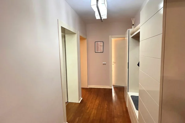 Shtepi me qera Apartament ne Tirane, 2+1, Mobilimi E mobiluar, Pagesa 65,000  Leke.