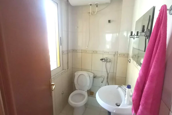 Shtepi me qera Apartament ne Tirane, Garsoniere, Mobilimi E mobiluar, Pagesa 38,000  Leke.