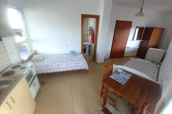 Shtepi me qera Apartament ne Tirane, Garsoniere, Mobilimi E mobiluar, Pagesa 38,000  Leke.