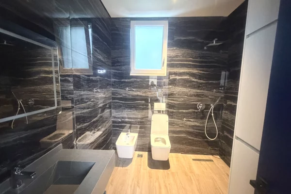 Shtepi me qera Apartament ne Tirane, 2+1, Mobilimi E mobiluar, Pagesa 900  Euro.