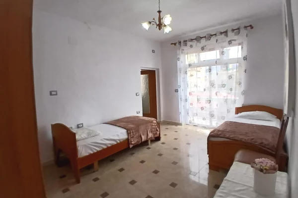 Shtepi me qera Apartament ne Tirane, 2+1, Mobilimi E mobiluar, Pagesa 60,000  Leke.