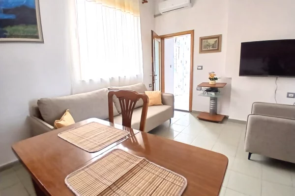 Shtepi me qera Apartament ne Tirane, 2+1, Mobilimi E mobiluar, Pagesa 60,000  Leke.