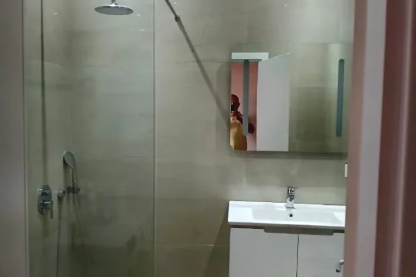 Shtepi me qera Apartament ne Tirane, 1+1, Mobilimi E mobiluar, Pagesa 85,000  Leke.