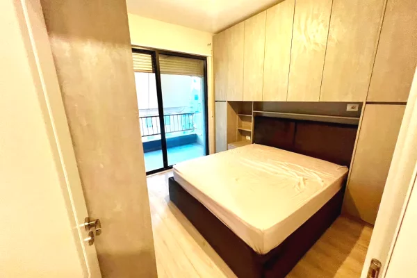 Shtepi ne shitje Apartament ne Tirane, 1+1, Mobilimi E mobiluar, Pagesa 140,000  Euro.
