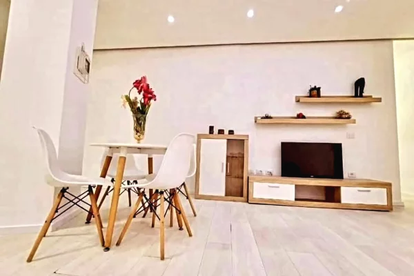 Shtepi ne shitje Apartament ne Tirane, 2+1, Mobilimi E mobiluar, Pagesa 15,900,000  Leke.