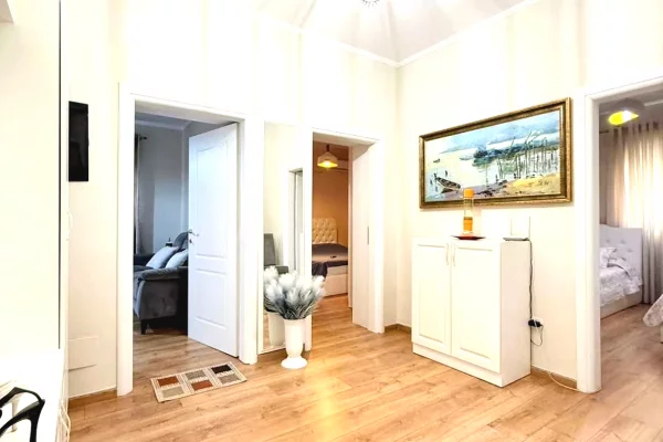 House for Sale Apartment in Tirana, 2+1, Furniture Furnished, Payment 23,900,000  Leke.