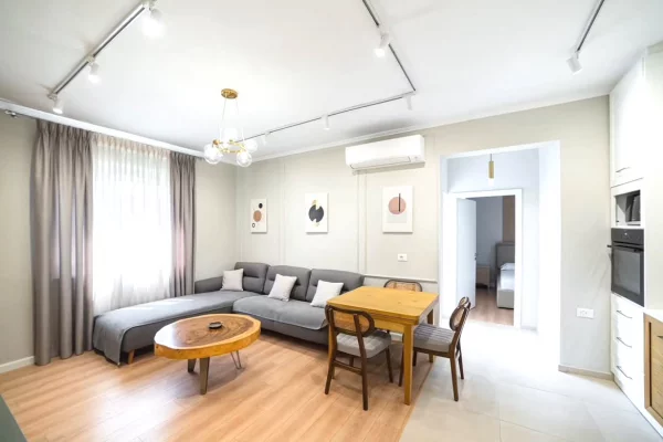 Shtepi ne shitje Apartament ne Tirane, 2+1, Mobilimi E mobiluar, Pagesa 210,000  Euro.