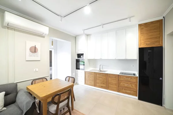 Shtepi ne shitje Apartament ne Tirane, 2+1, Mobilimi E mobiluar, Pagesa 210,000  Euro.