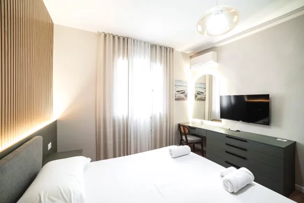 Shtepi ne shitje Apartament ne Tirane, 2+1, Mobilimi E mobiluar, Pagesa 210,000  Euro.