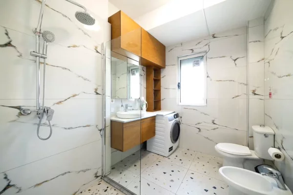 Shtepi ne shitje Apartament ne Tirane, 2+1, Mobilimi E mobiluar, Pagesa 210,000  Euro.