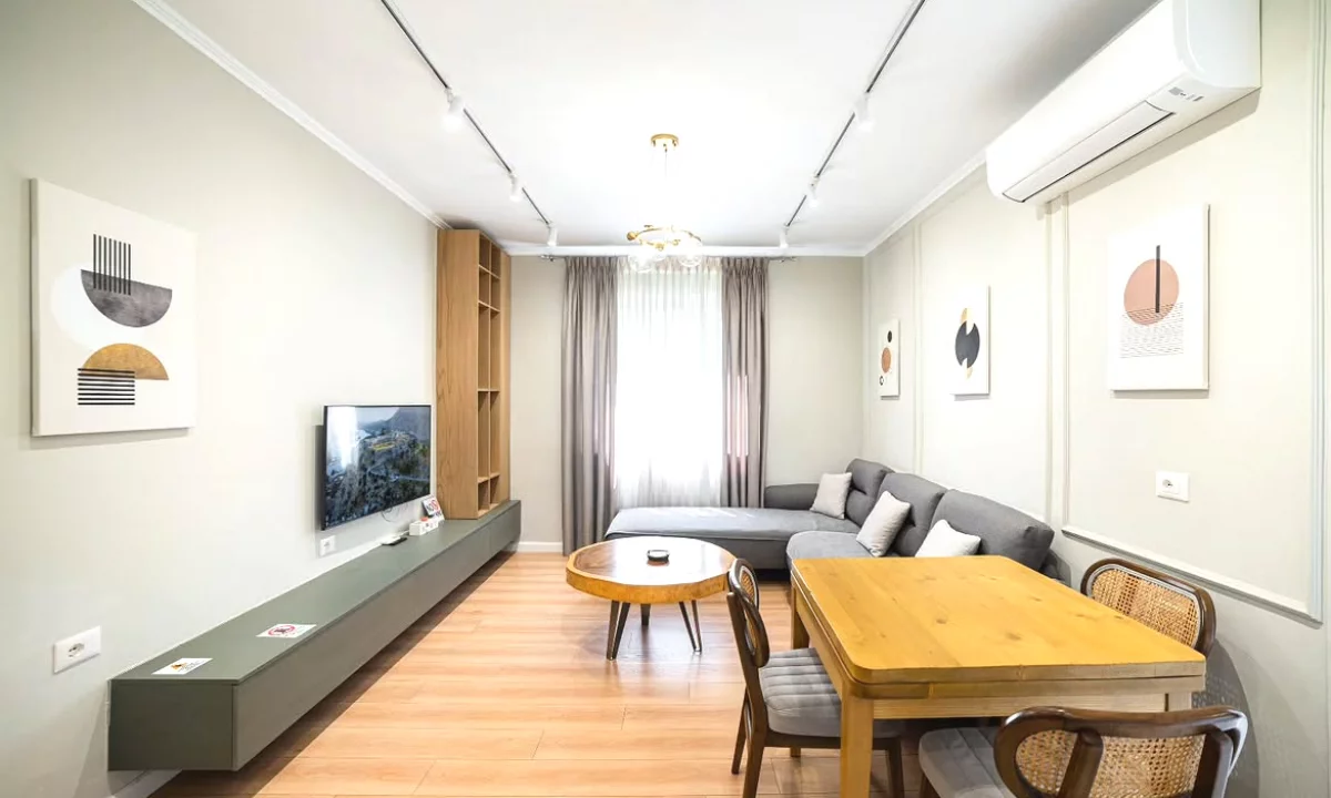 Shtepi ne shitje Apartament ne Tirane, 2+1, Mobilimi E mobiluar, Pagesa 210,000  Euro.
