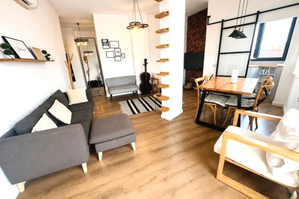 Shtepi ne shitje Apartament ne Tirane, 2+1, Mobilimi E mobiluar, Pagesa 28,900,000  Leke.