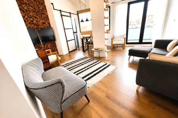 Shtepi ne shitje Apartament ne Tirane, 2+1, Mobilimi E mobiluar, Pagesa 28,900,000  Leke.