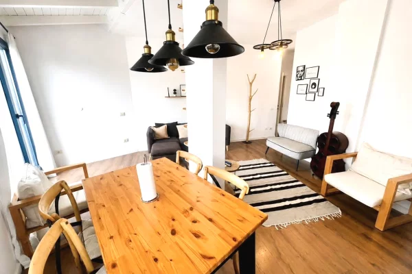 Shtepi ne shitje Apartament ne Tirane, 2+1, Mobilimi E mobiluar, Pagesa 28,900,000  Leke.
