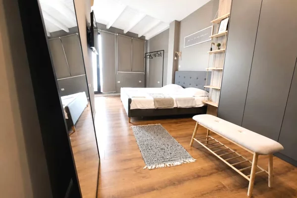 Shtepi ne shitje Apartament ne Tirane, 2+1, Mobilimi E mobiluar, Pagesa 28,900,000  Leke.