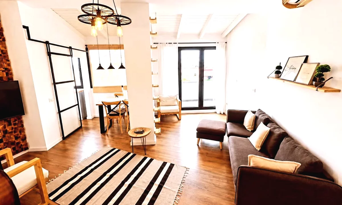 Shtepi ne shitje Apartament ne Tirane, 2+1, Mobilimi E mobiluar, Pagesa 28,900,000  Leke.