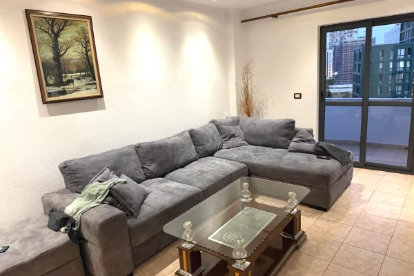 Shtepi me qera Apartament ne Tirane, 2+1, Mobilimi E mobiluar, Pagesa 50,000  Leke.